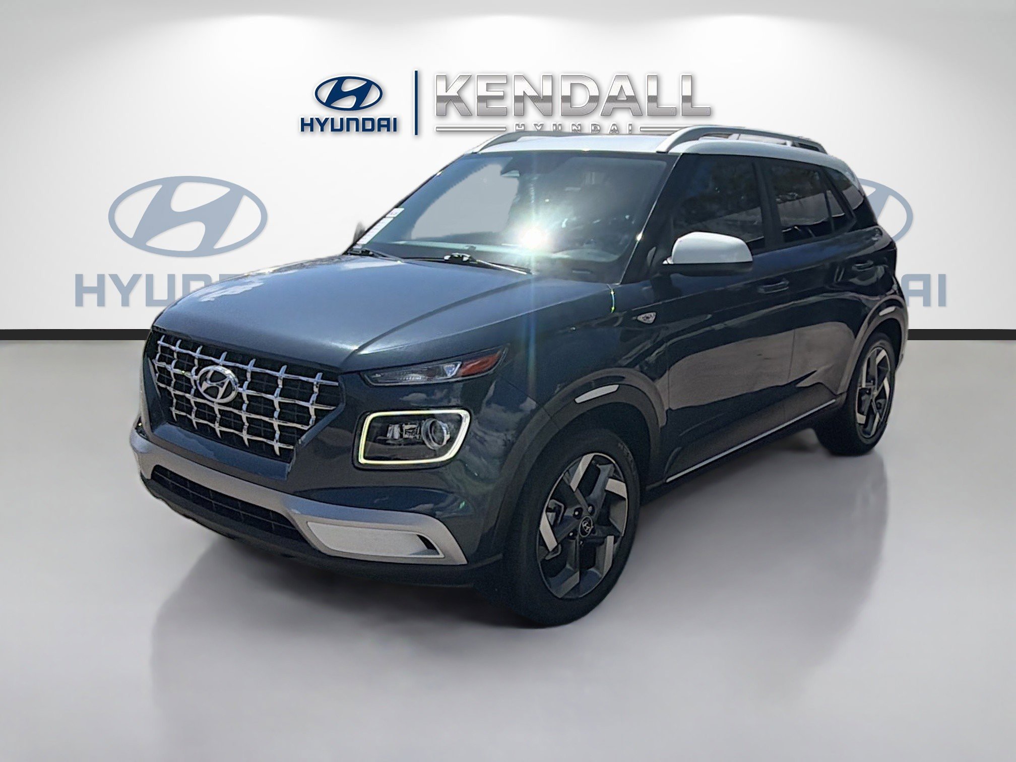 Used 2023 Hyundai Venue Limited image 3