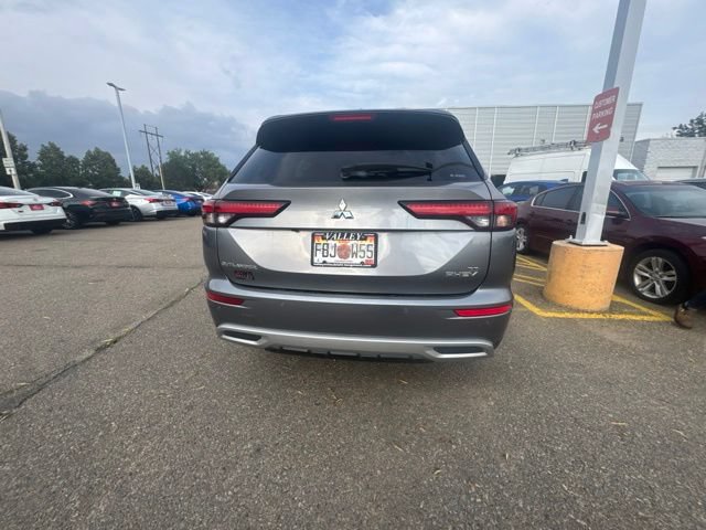 Used 2024 Mitsubishi Outlander 4WD Plug-In Hybrid image 4