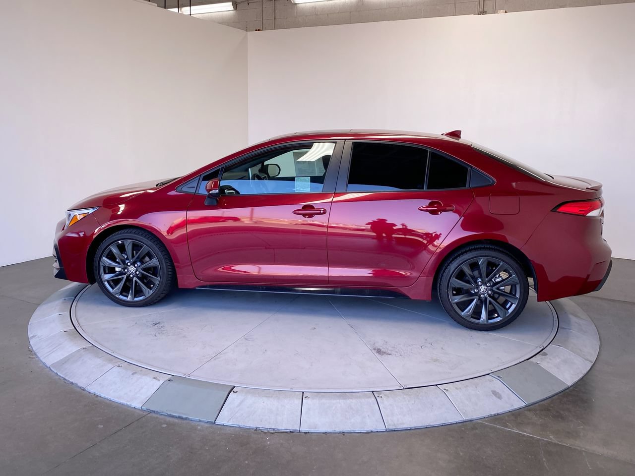 Used 2025 Toyota Corolla SE w/ SE Premium Package FWD image 2