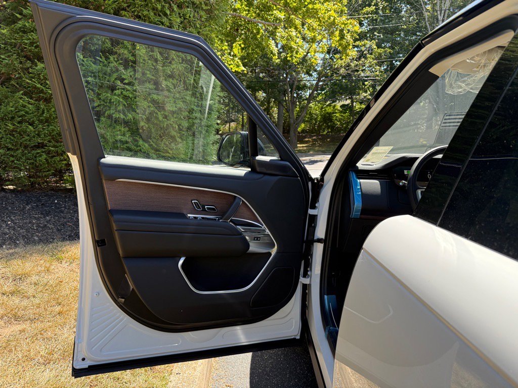 New 2025 Land Rover Range Rover SE image 5