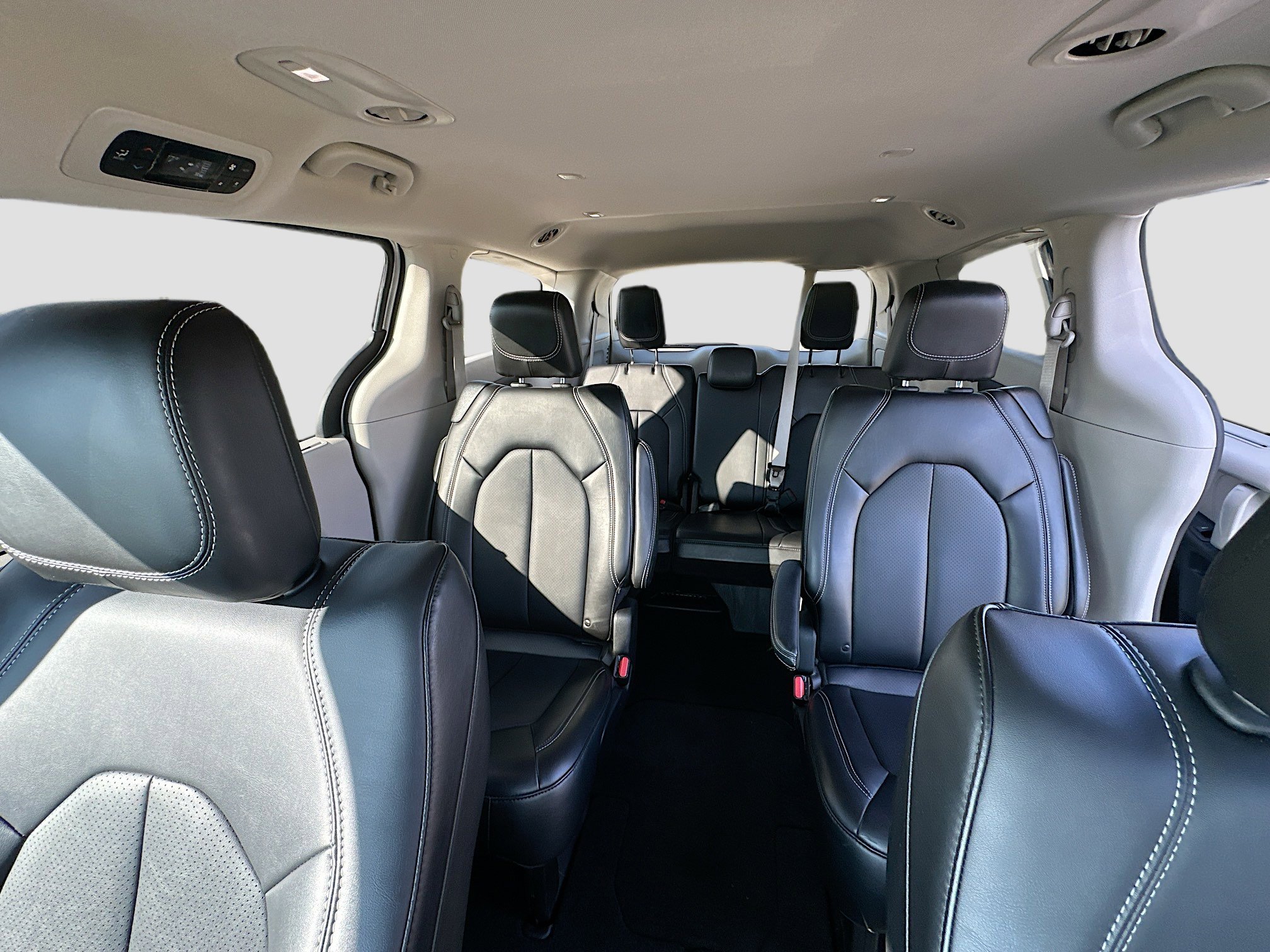 Used 2024 Chrysler Pacifica Touring-L image 21