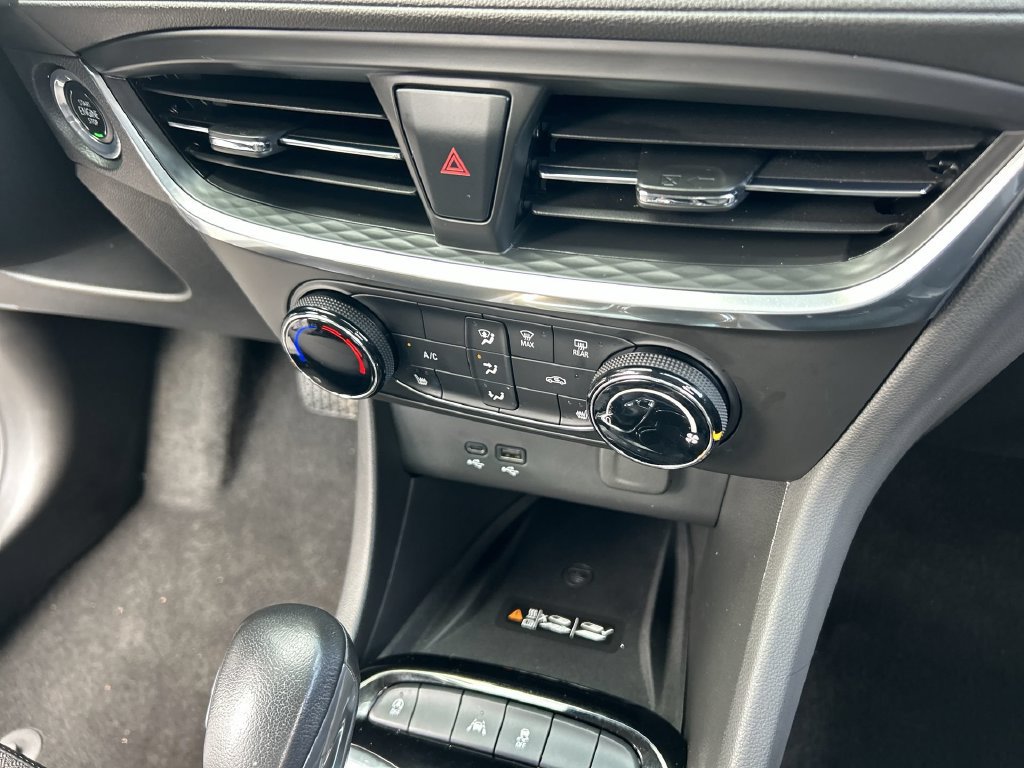 Used 2024 Buick Encore GX Preferred w/ Comfort Package FWD image 21