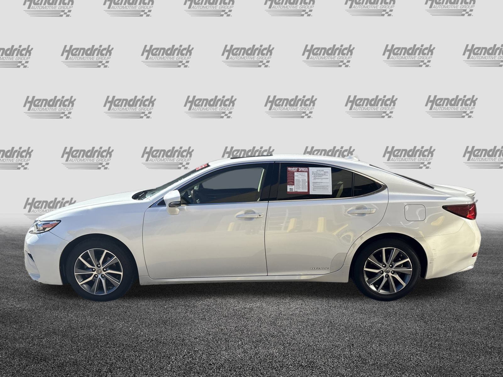Used 2016 Lexus ES 300h w/ Luxury Package w/Wood Trim image 7
