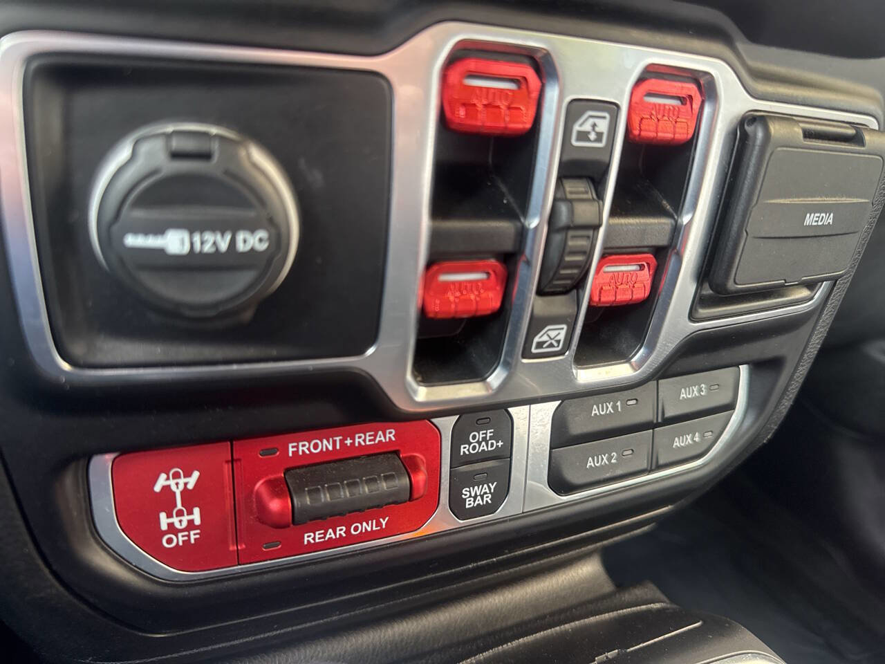 Used 2020 Jeep Gladiator Rubicon AWD/4WD image 24