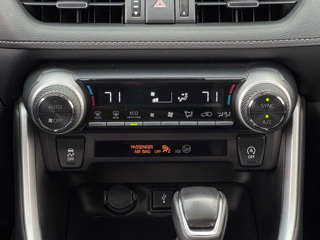 Used 2021 Toyota RAV4 XLE Premium image 16