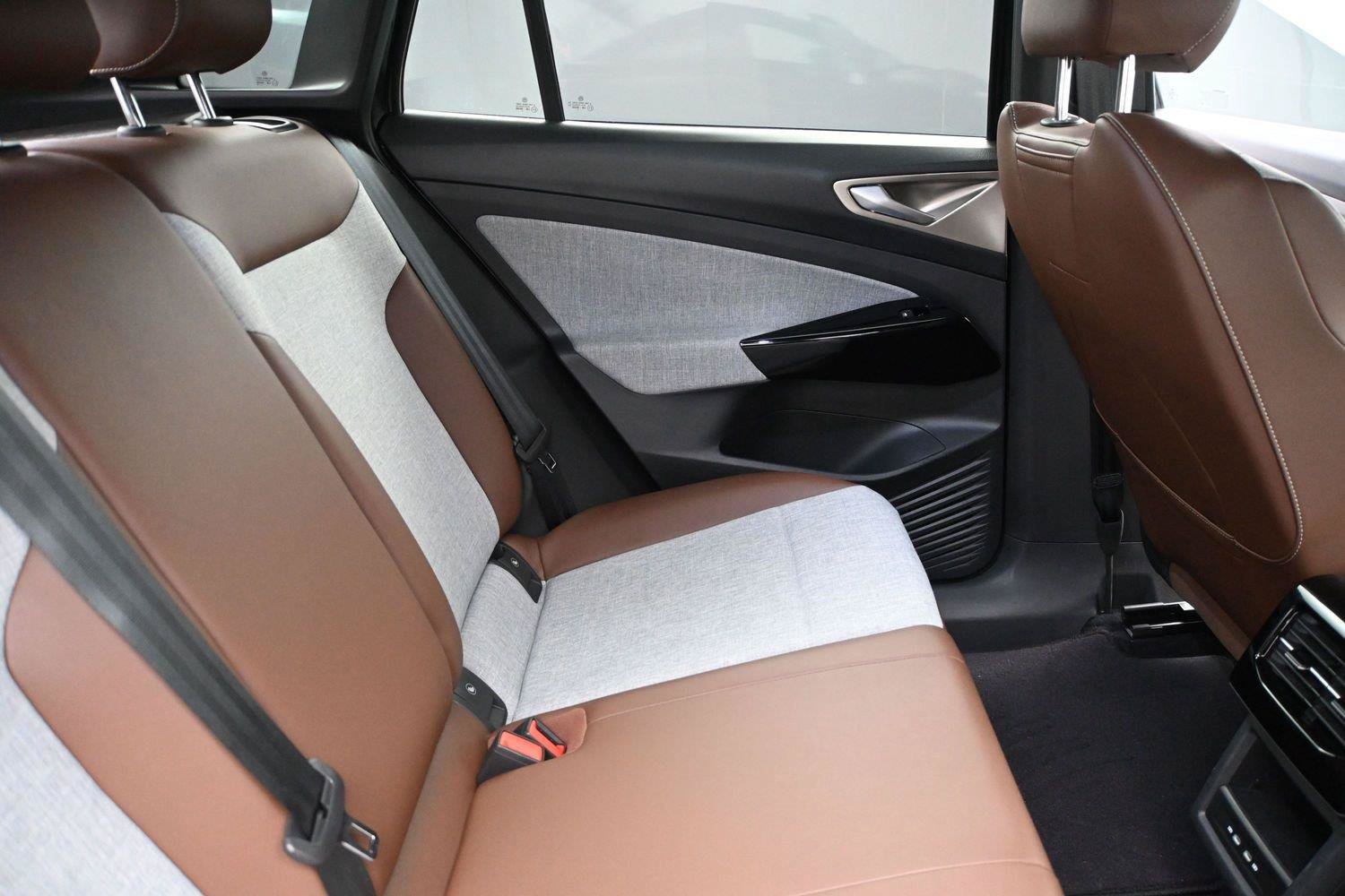 Certified 2024 Volkswagen ID.4 2WD image 23