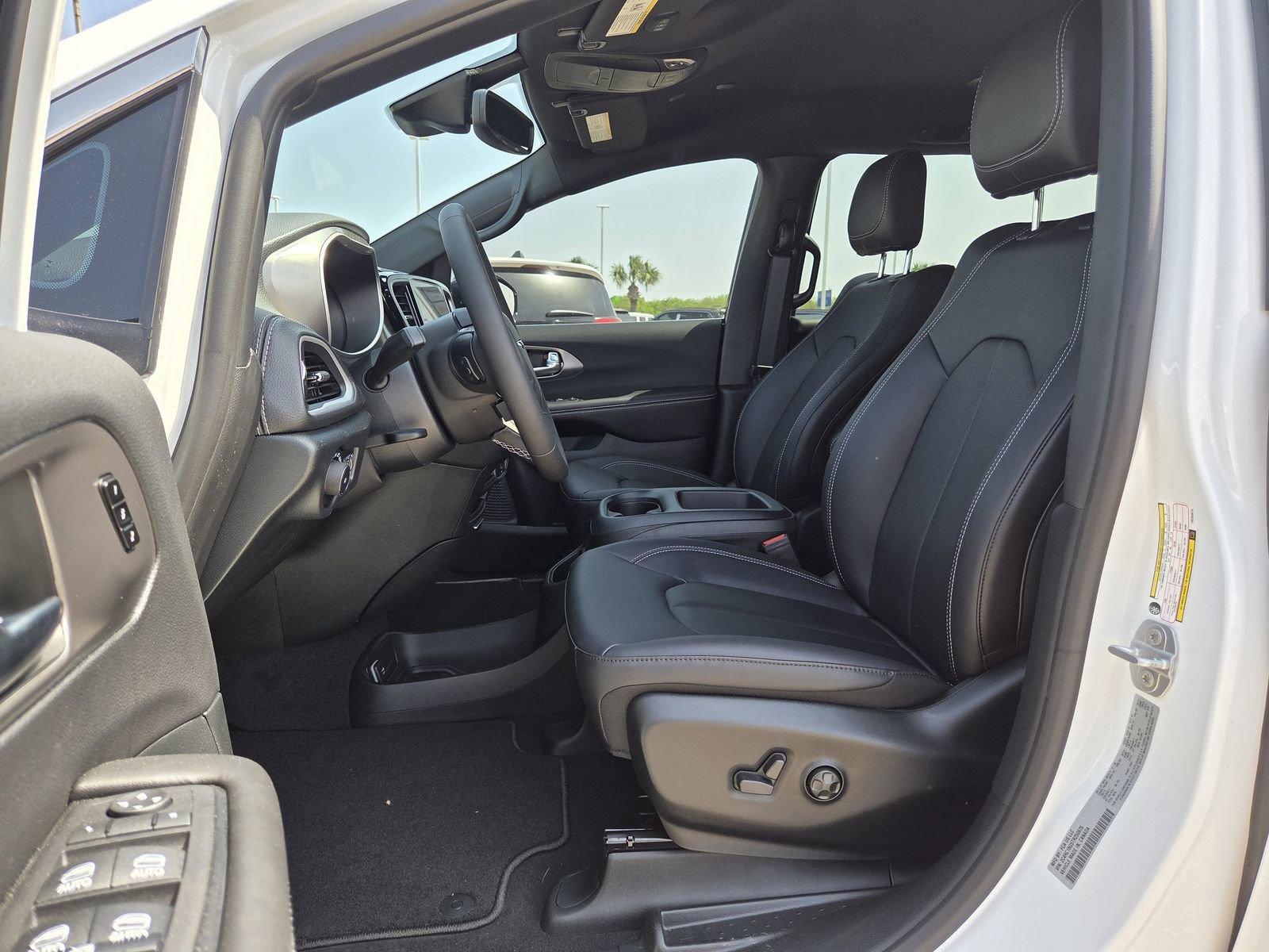 New 2026 Chrysler Pacifica Select FWD image 12