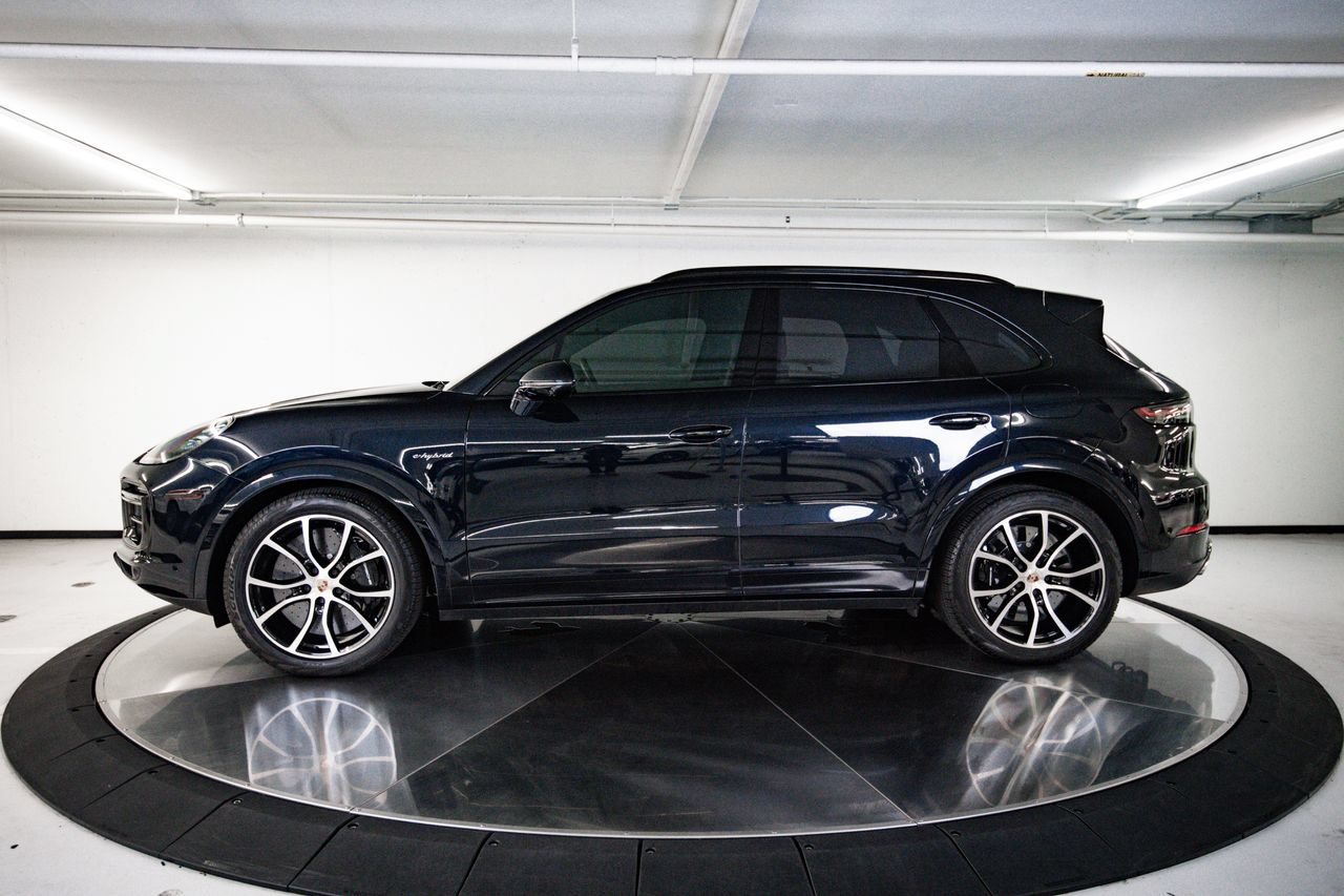 Certified 2022 Porsche Cayenne Turbo S AWD/4WD image 2