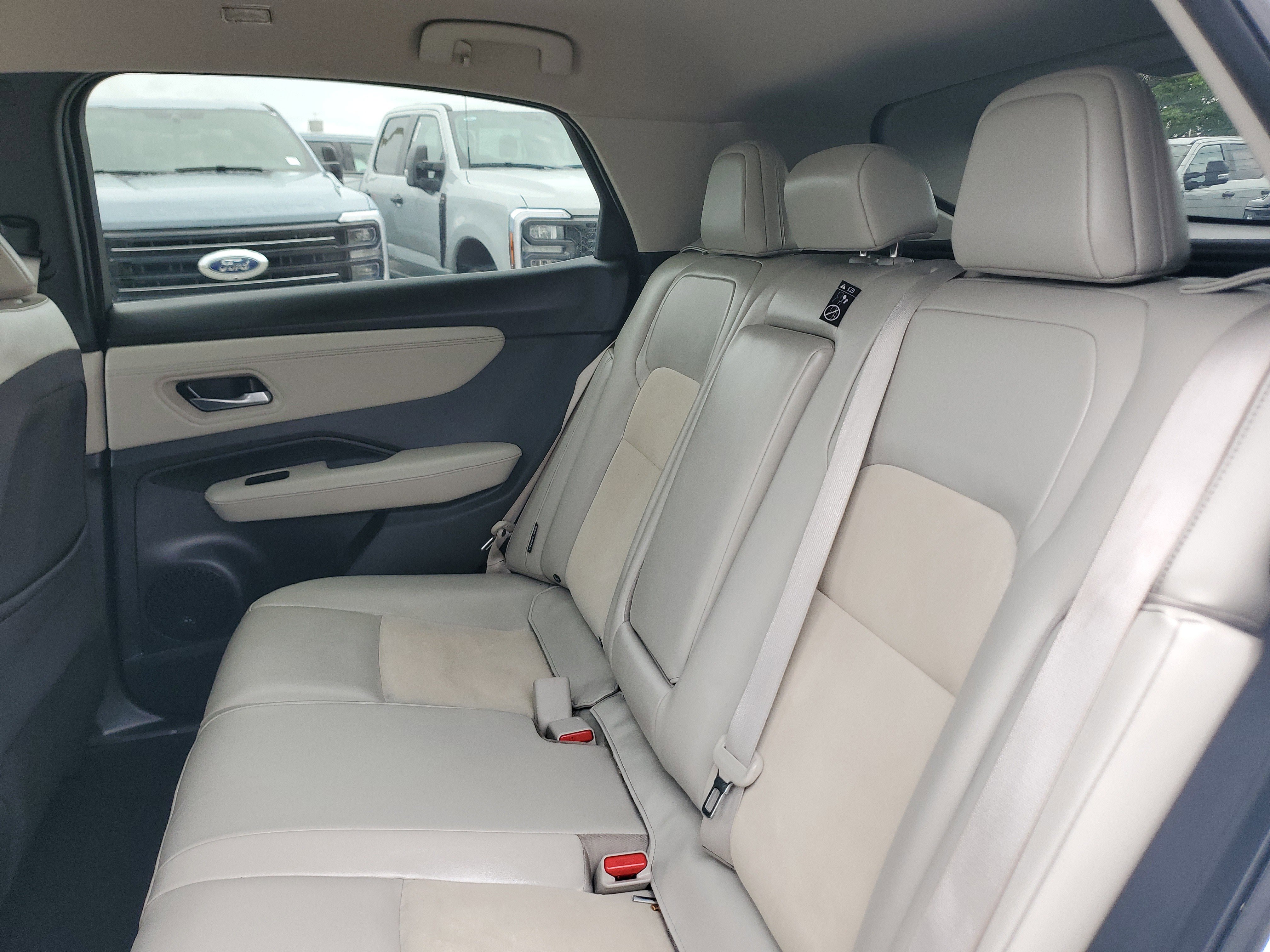 Used 2025 Nissan Ariya AWD image 13