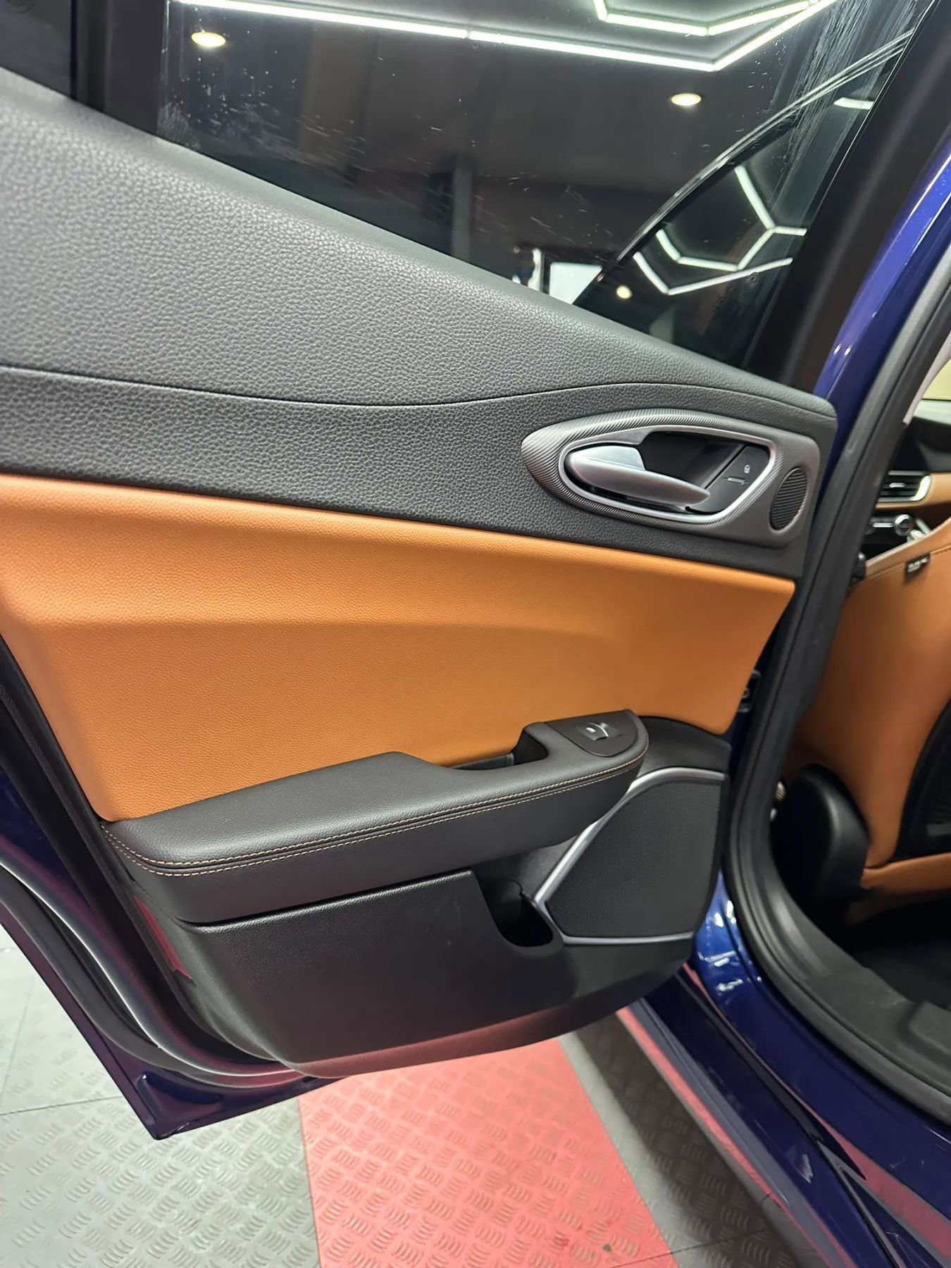 Used 2017 Alfa Romeo Giulia Ti w/ TI 19" Sport Package RWD image 27