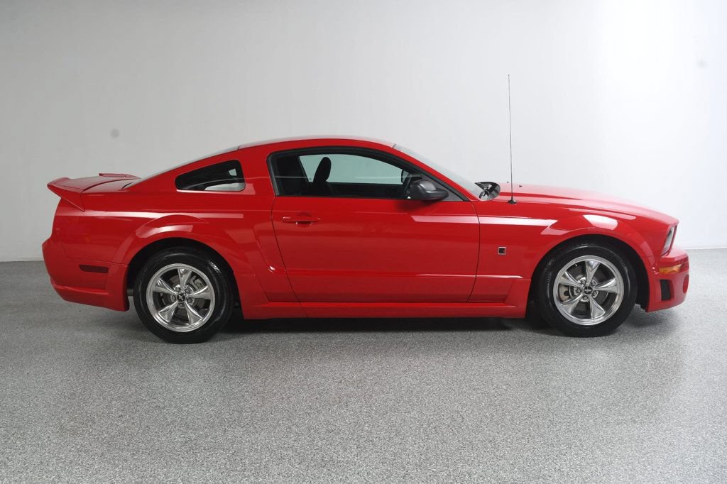 Used 2005 Ford Mustang GT RWD image 3