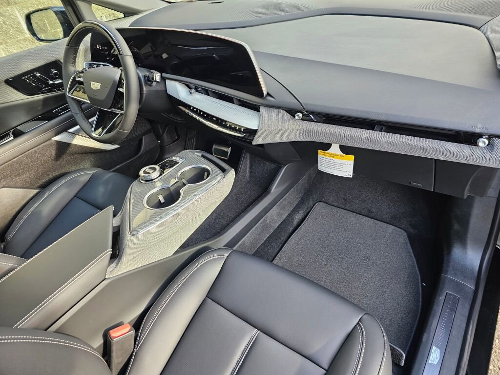New 2026 Cadillac Optiq Luxury 1 image 17