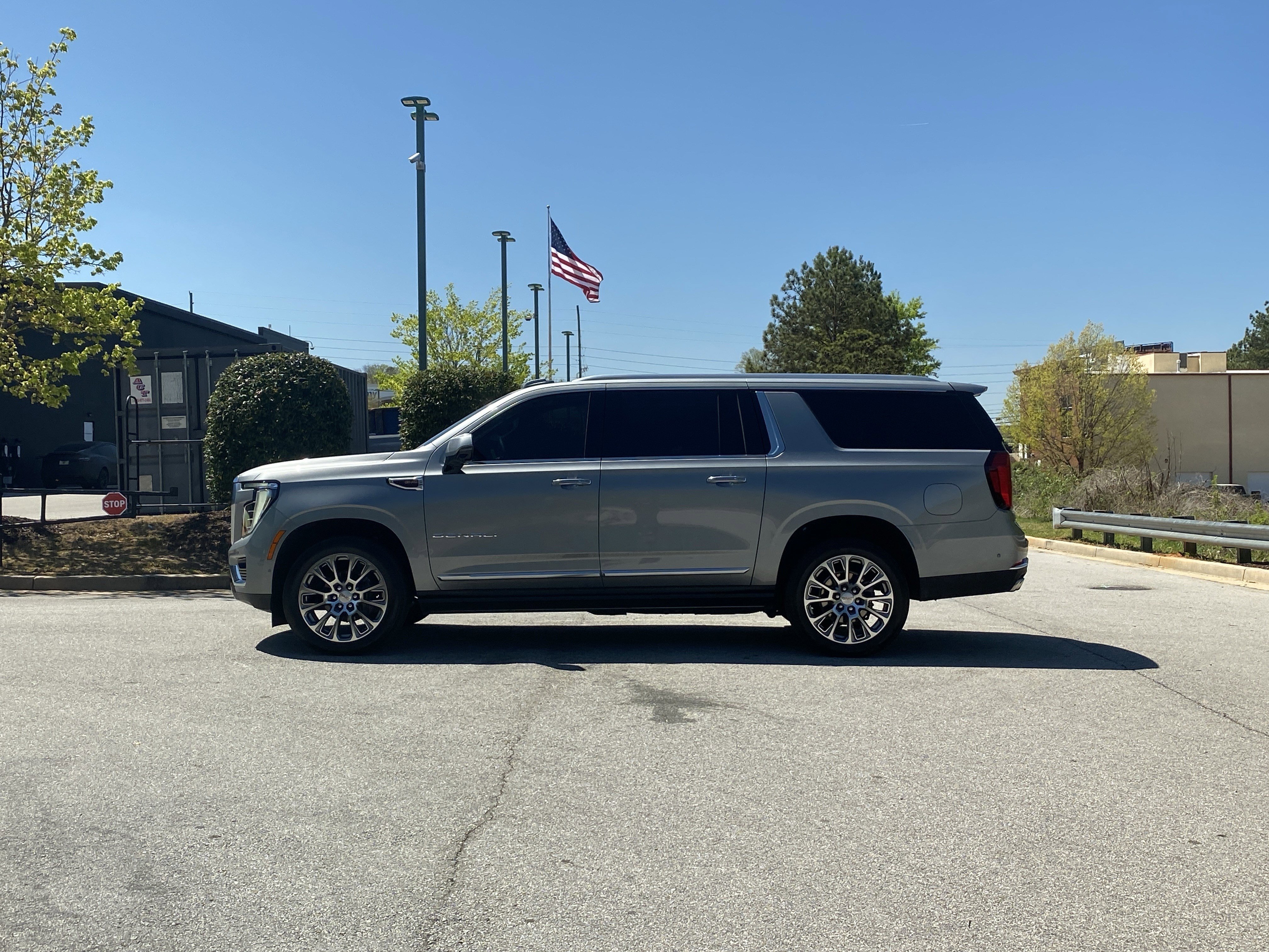 Used 2025 GMC Yukon XL Denali w/ Sun & Power Step Package image 14