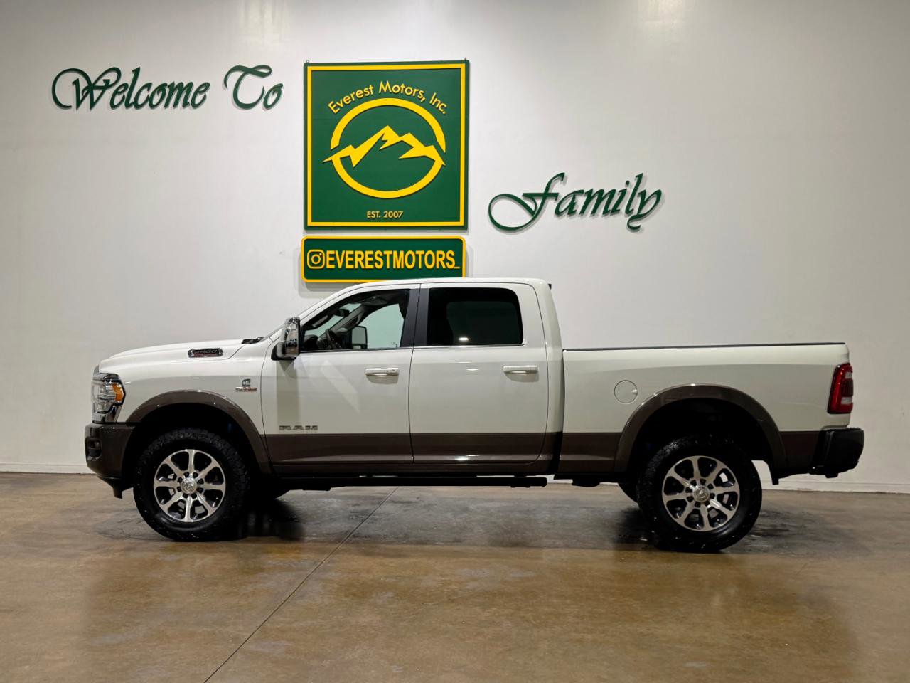Used 2024 RAM 2500 Limited w/ Safety Group AWD/4WD image 5