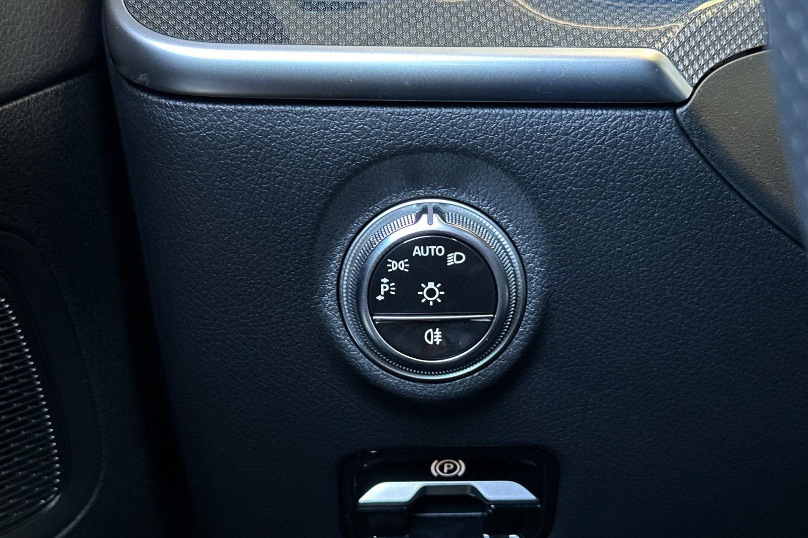 New 2025 Mercedes-Benz C 300 4MATIC Sedan image 28