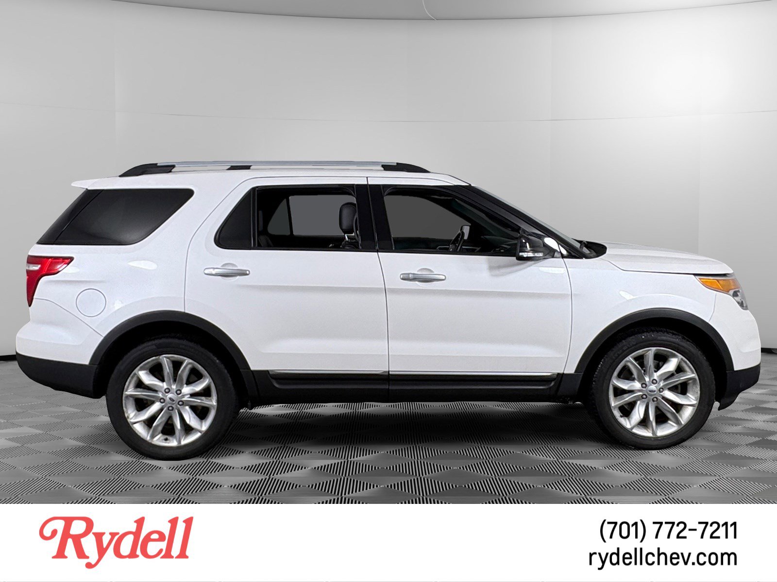 Used 2015 Ford Explorer XLT w/ Equipment Group 202A image 6