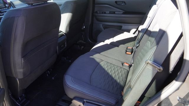 Used 2024 Nissan Pathfinder SV image 14