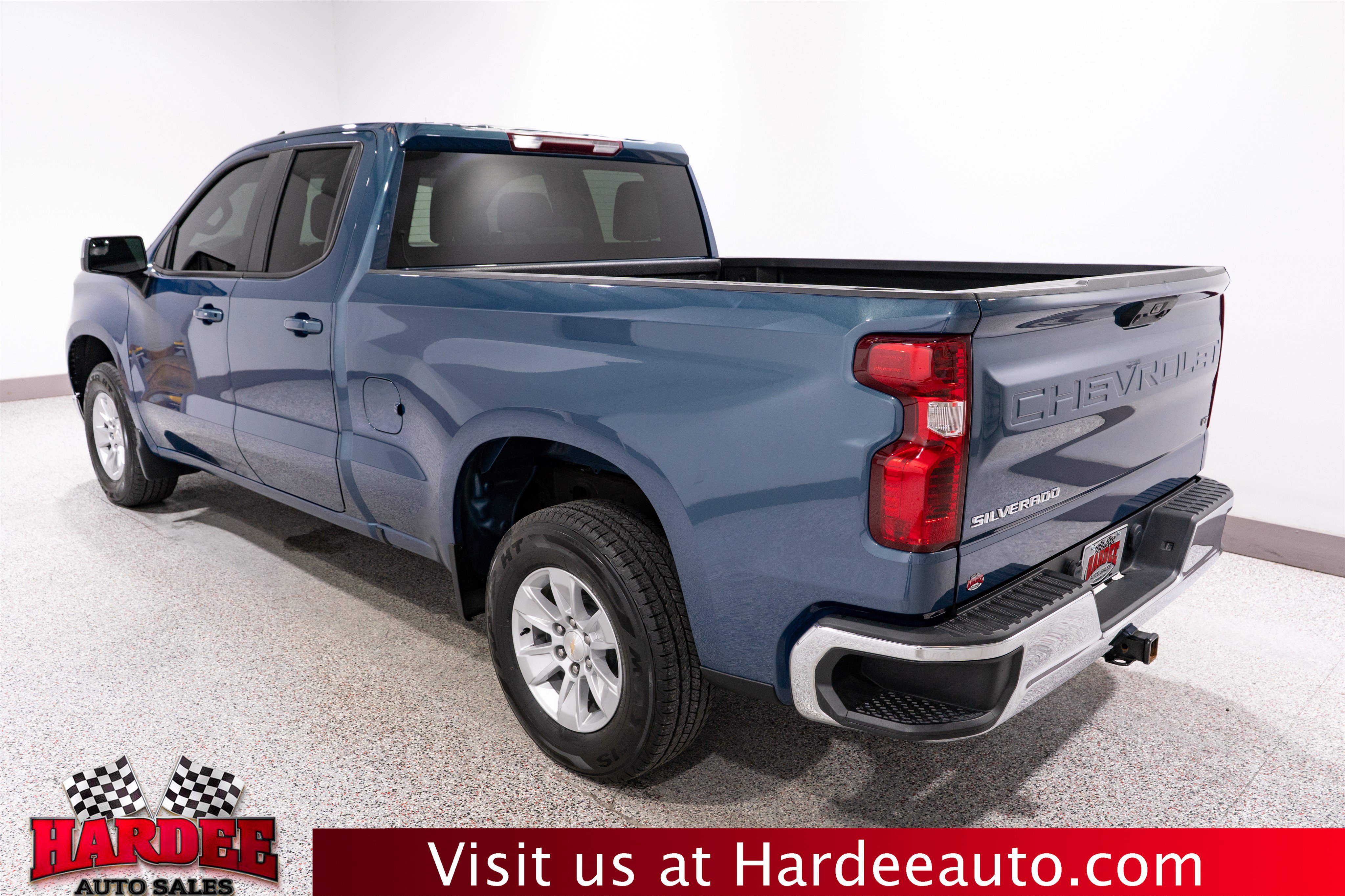 Used 2024 Chevrolet Silverado 1500 LT RWD image 3