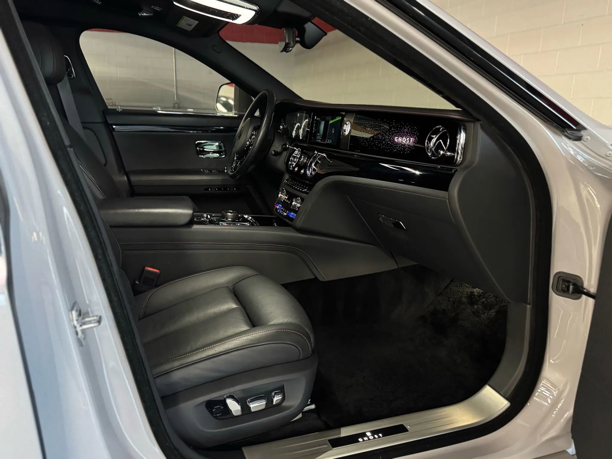 Used 2022 Rolls-Royce Ghost image 53