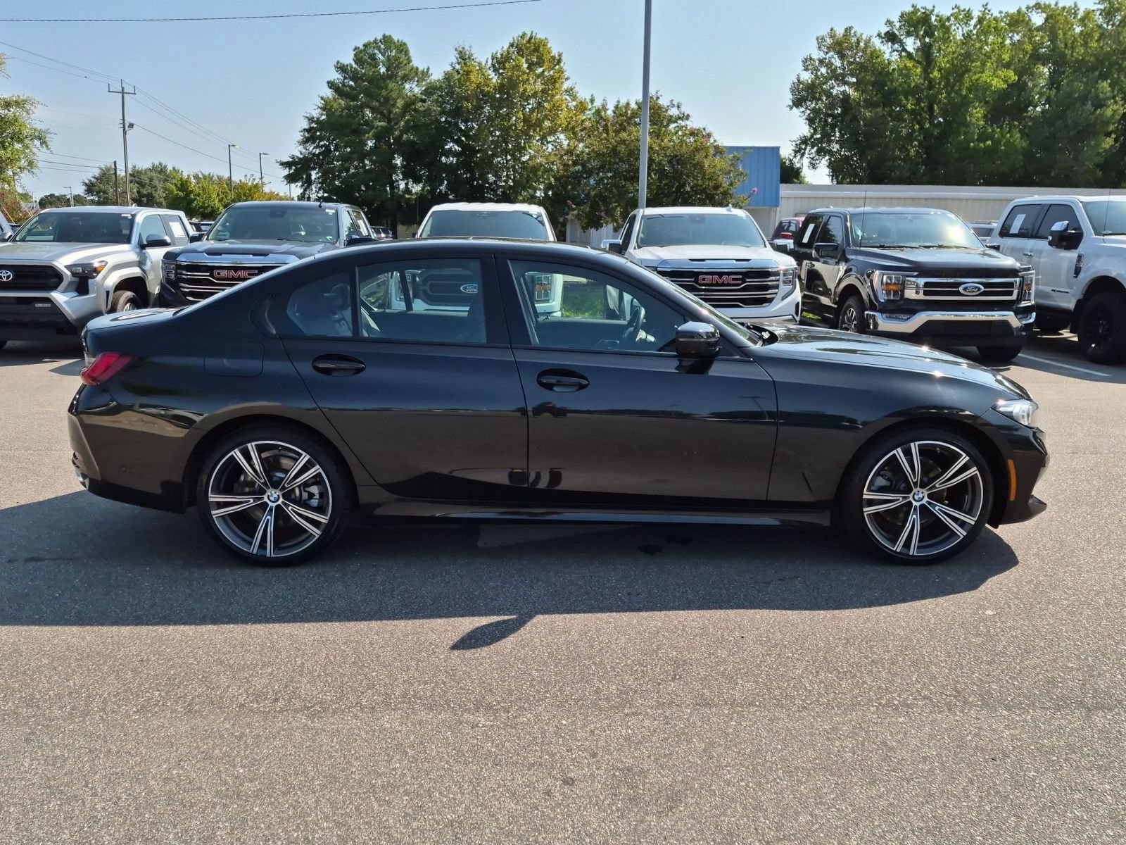 Used 2023 BMW 330i Sedan w/ Premium Package RWD image 2