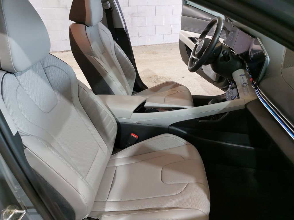 Used 2023 Hyundai Elantra Limited w/ Cargo Package image 10