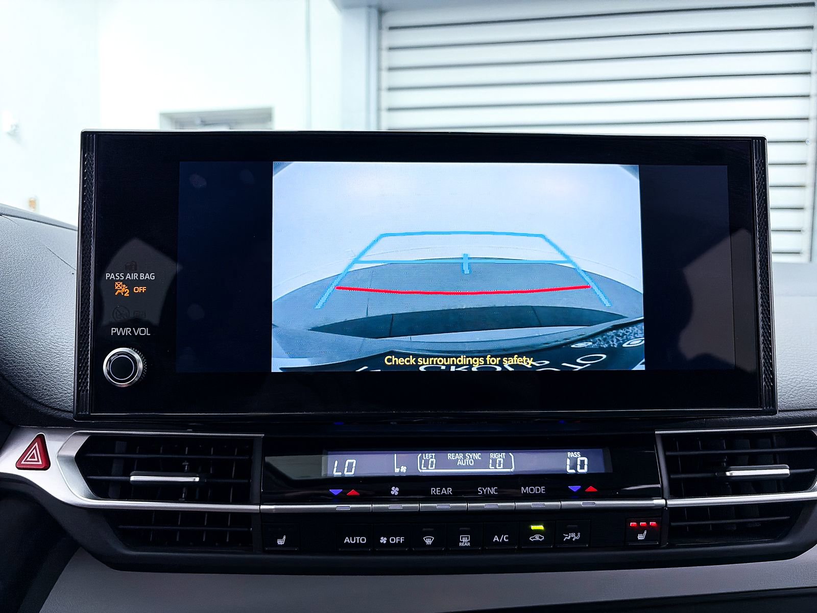 Used 2025 Toyota Sienna XLE FWD image 7