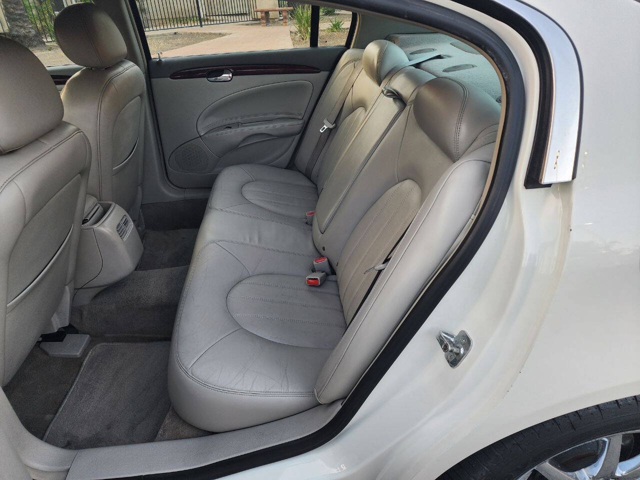 Used 2007 Buick Lucerne CXL w/ Luxury Package FWD image 25