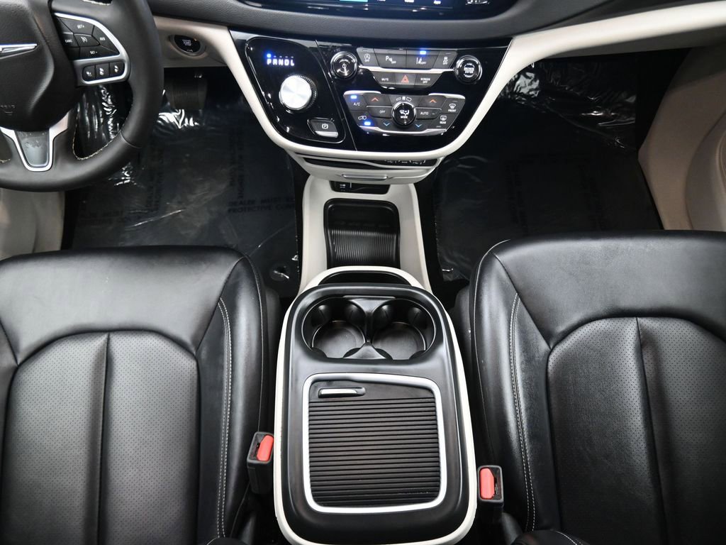 Used 2024 Chrysler Pacifica Touring-L image 32