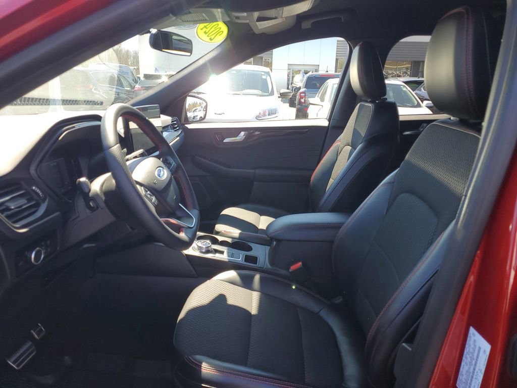 Used 2024 Ford Escape ST-Line w/ Tech Pack #1 AWD/4WD image 8