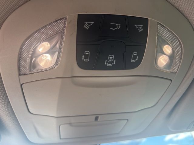 Used 2021 Chrysler Pacifica Touring-L FWD image 25