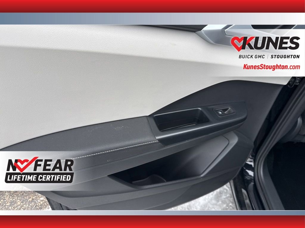 Used 2025 Volkswagen Taos SE image 31