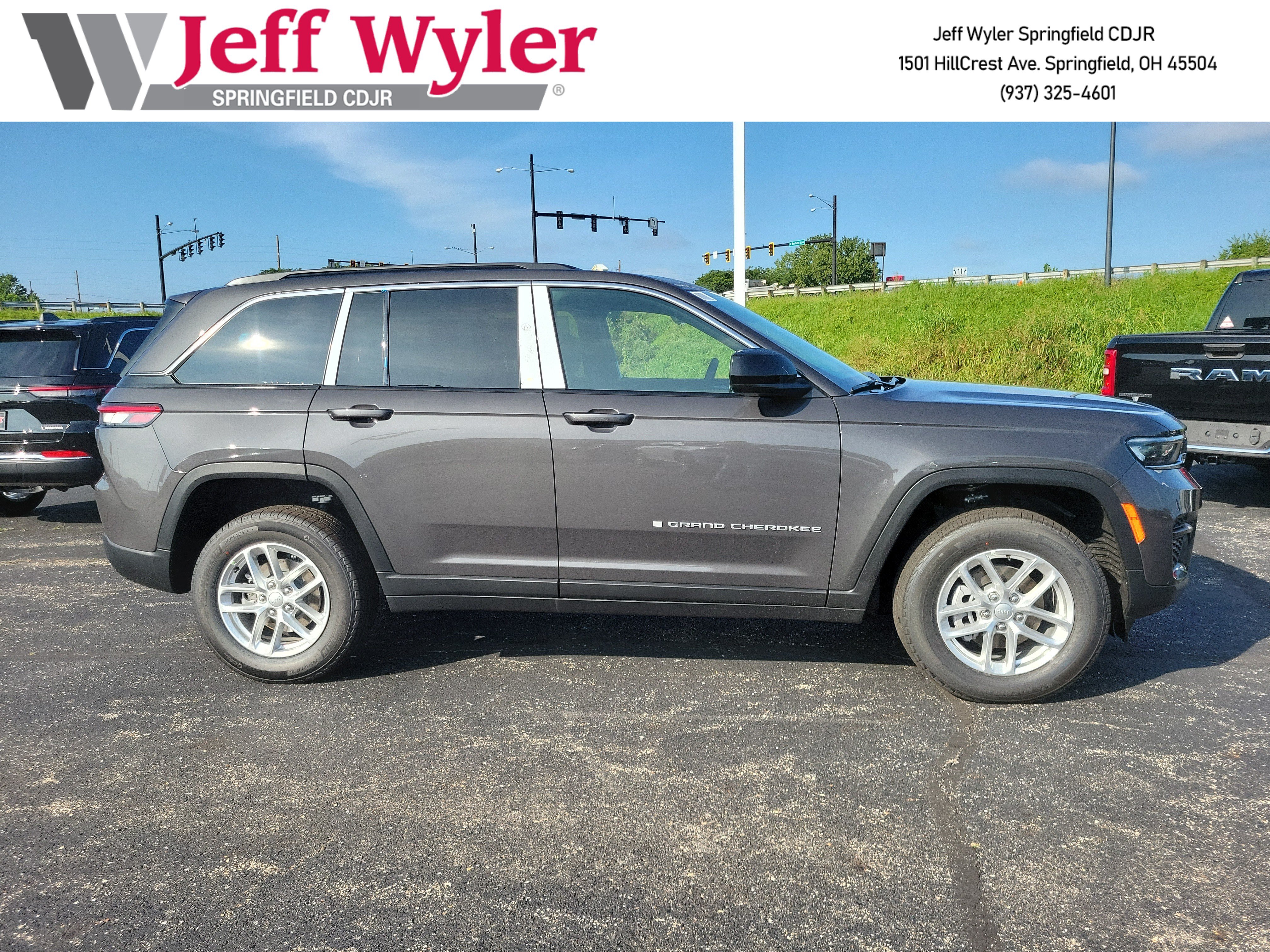 New 2026 Jeep Grand Cherokee Laredo AWD/4WD image 3