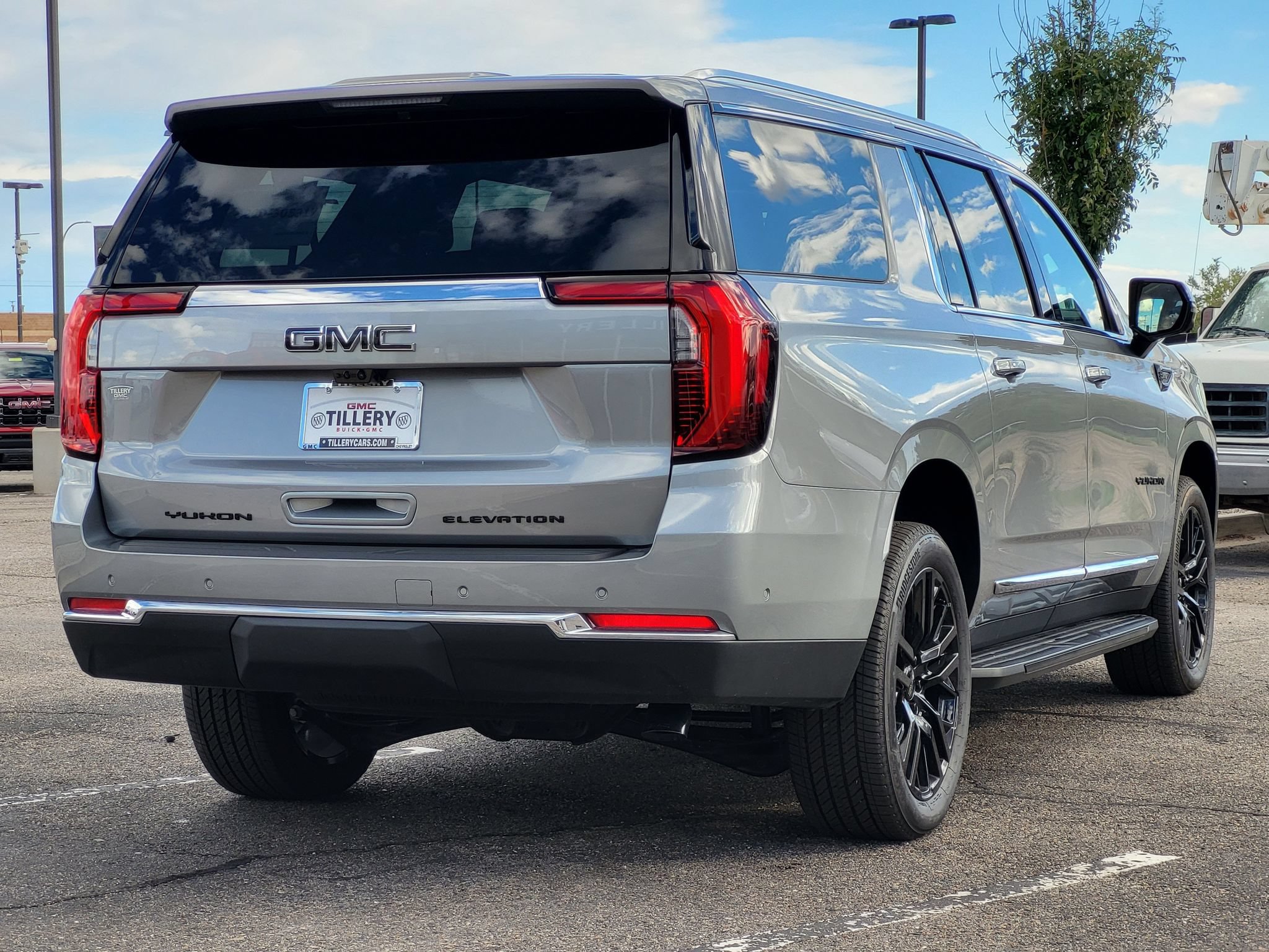 New 2026 GMC Yukon XL Elevation w/ Elevation Premium Package AWD/4WD image 7
