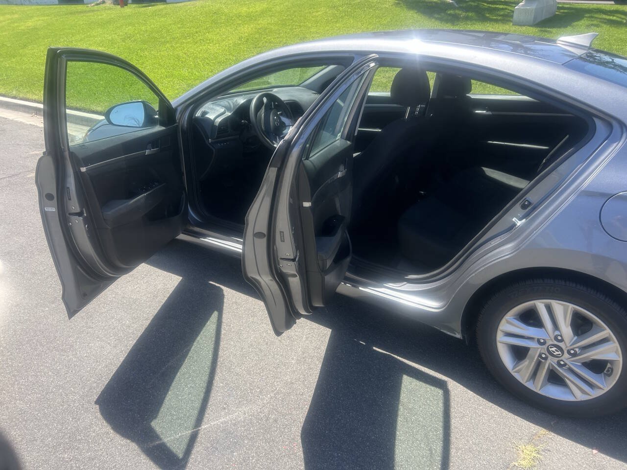 Used 2019 Hyundai Elantra SEL w/ Cargo Package FWD image 5
