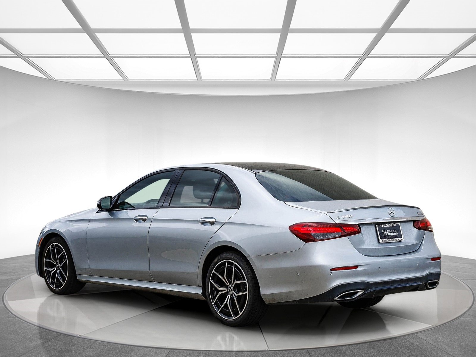 Used 2022 Mercedes-Benz E 450 4MATIC Sedan image 2