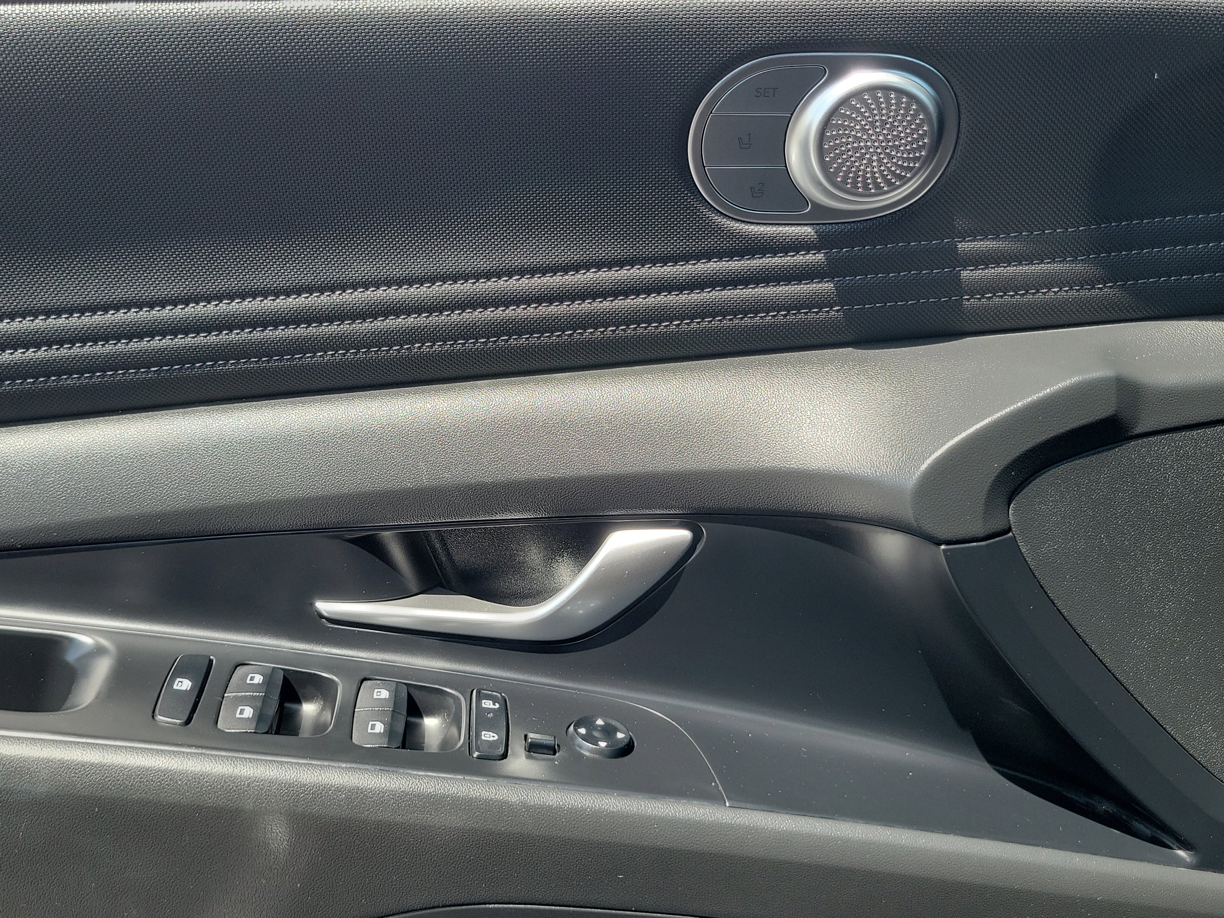 Certified 2025 Hyundai Elantra Limited image 19