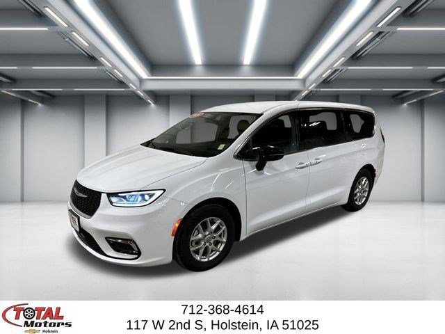 Used 2024 Chrysler Pacifica Touring-L image 4