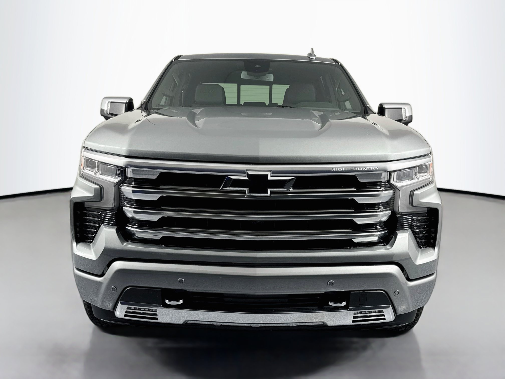 Used 2024 Chevrolet Silverado 1500 High Country w/ Z71 Off-Road Package AWD/4WD image 2