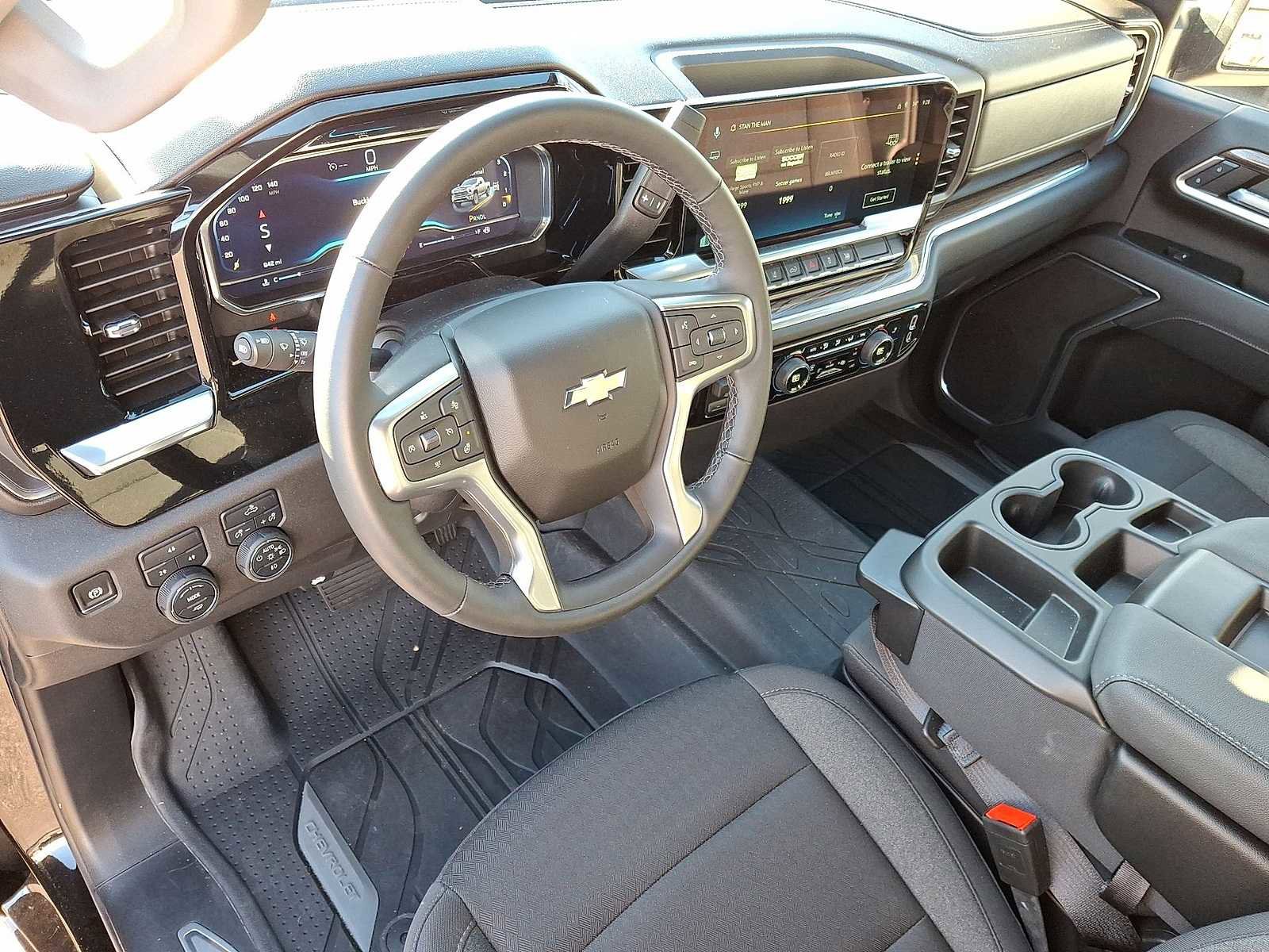 Used 2025 Chevrolet Silverado 2500 LT w/ Convenience Package image 16