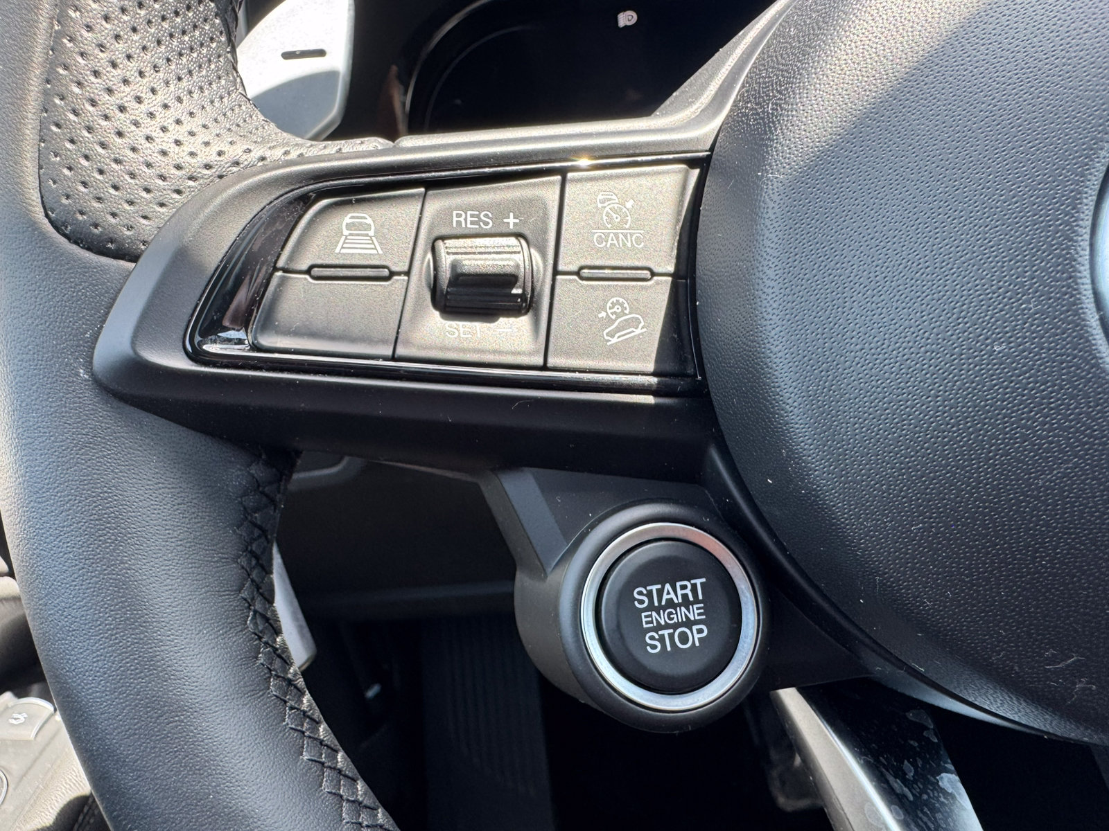 Used 2025 Alfa Romeo Stelvio Sprint w/ Veloce Package AWD/4WD image 35