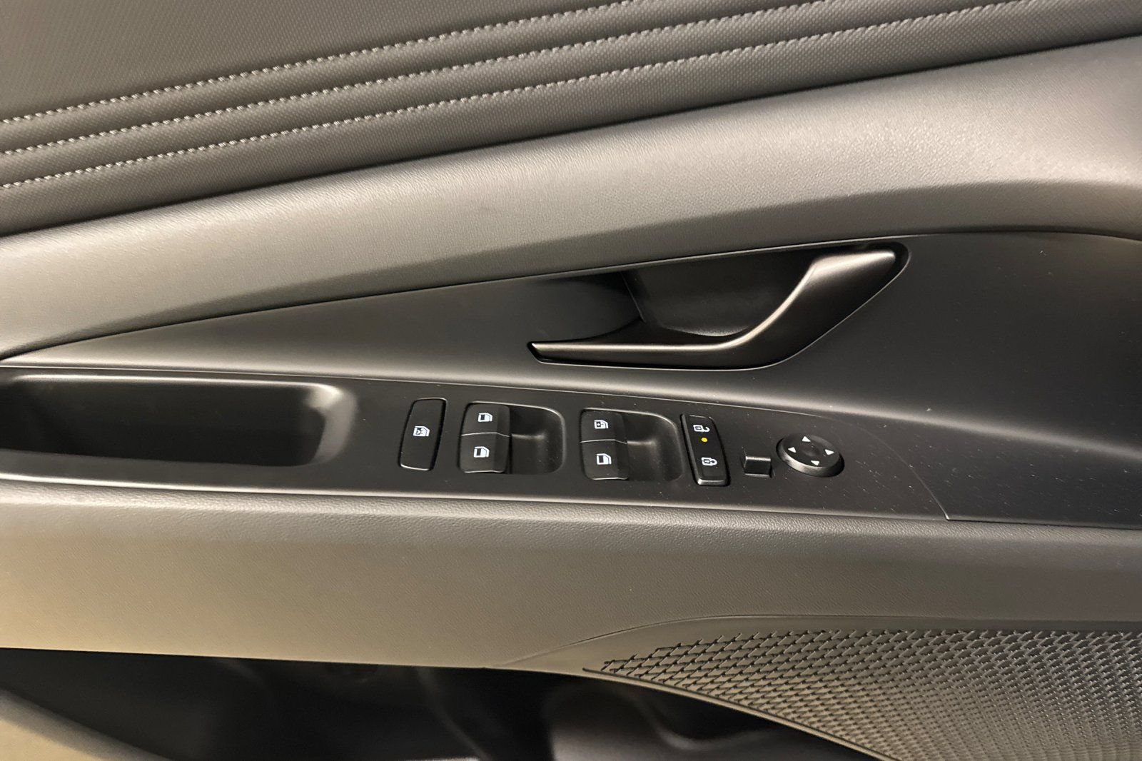 New 2026 Hyundai Elantra Sport FWD image 11