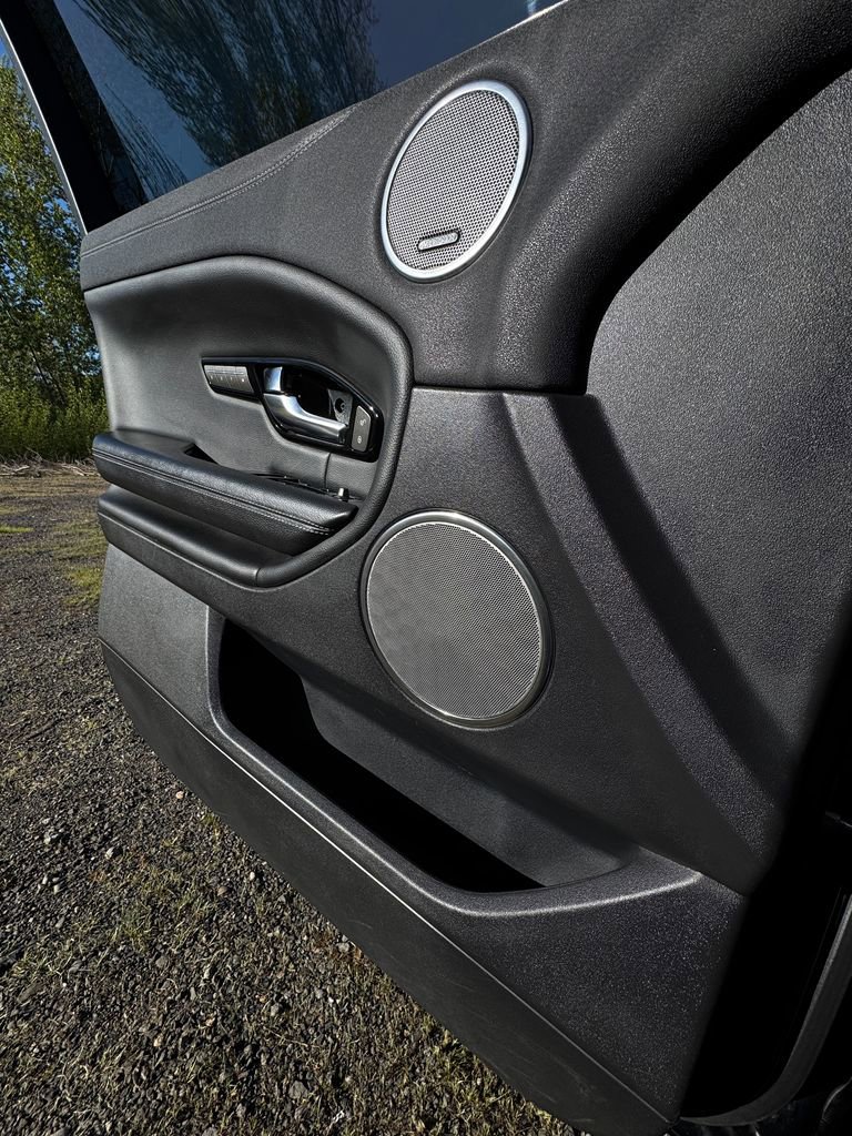 Used 2019 Land Rover Range Rover Evoque SE Premium image 20