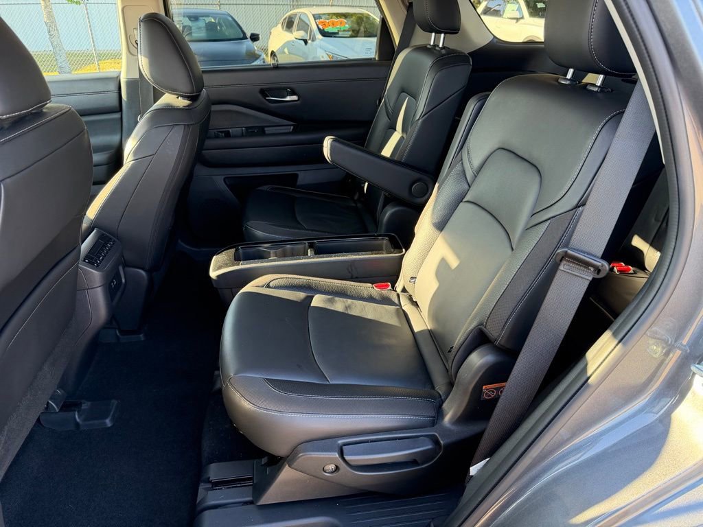 Used 2024 Nissan Pathfinder SL w/ SL Premium Package image 14