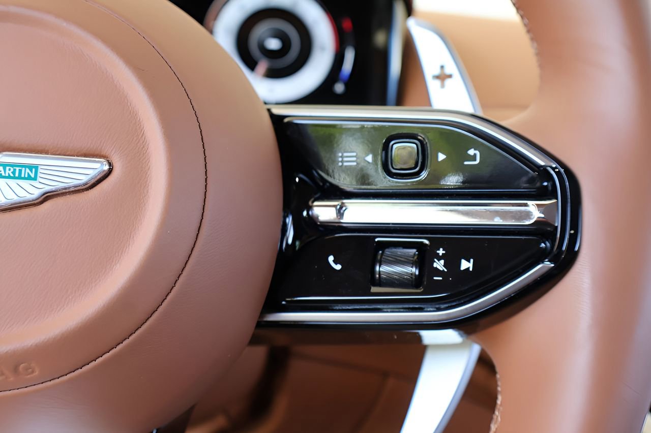 Used 2024 Aston Martin DB12 Convertible image 23