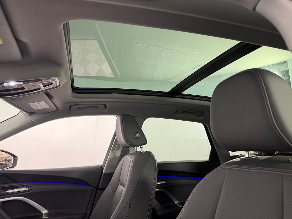 Used 2025 Audi Q5 Premium w/ Convenience Package image 24