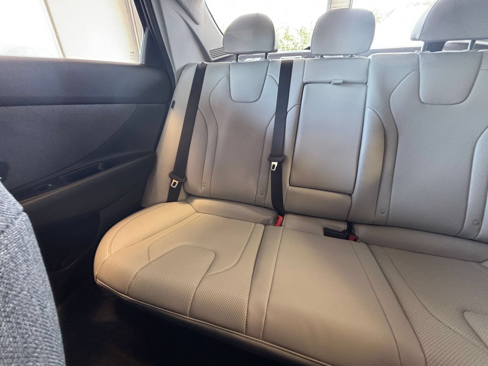 Used 2025 Hyundai Elantra Limited FWD image 40