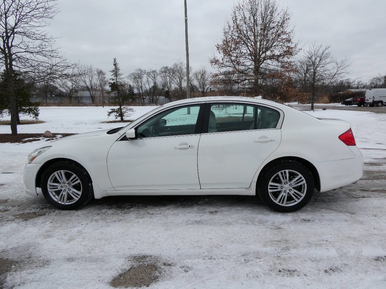 Used 2011 INFINITI G25 x image 8