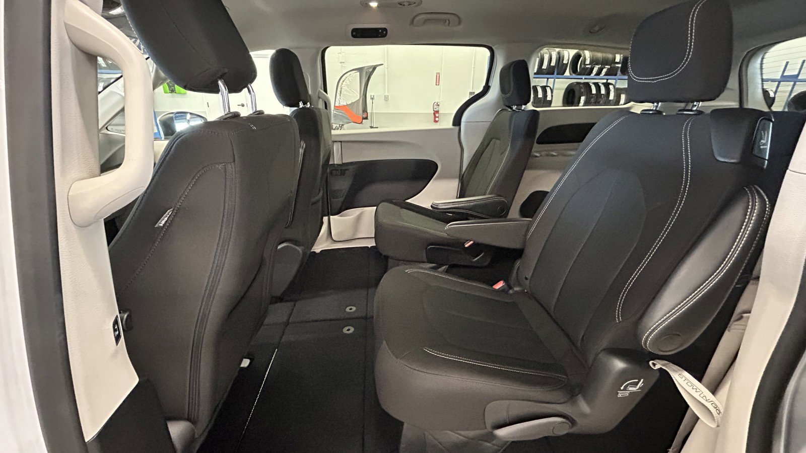 Used 2023 Chrysler Voyager LX image 13