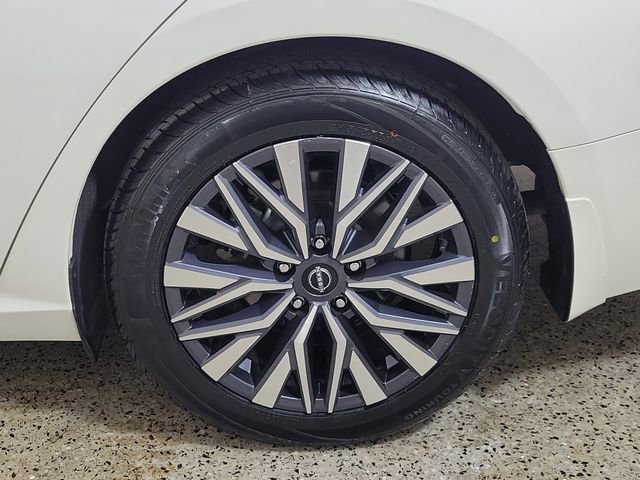 Used 2023 Nissan Altima 2.5 SV FWD image 7