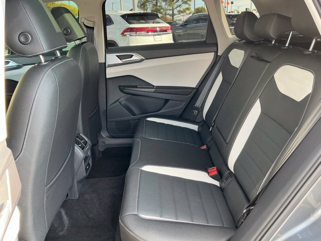 Certified 2025 Volkswagen Taos SEL AWD/4WD image 18